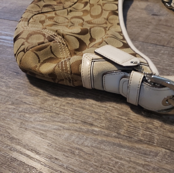 Small Coach purse - Picture 5 of 5